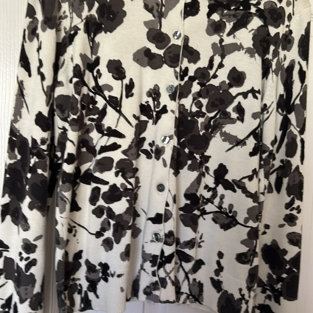 Women’s Van Heusen Floral Cardigan MEDIUM - BRAND NEW NO TAGS - Picture 6 of 6